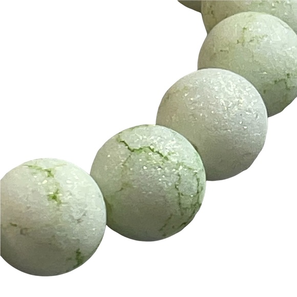 Green dyed aventurine sparkly frosted beaded stretchy bracelet NEW - Picture 3 of 4